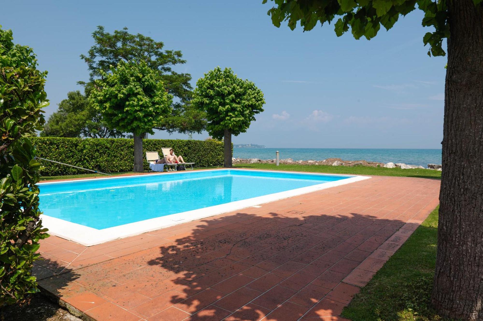 Incantevole Location Fronte Lago Sirmione Eksteriør bilde